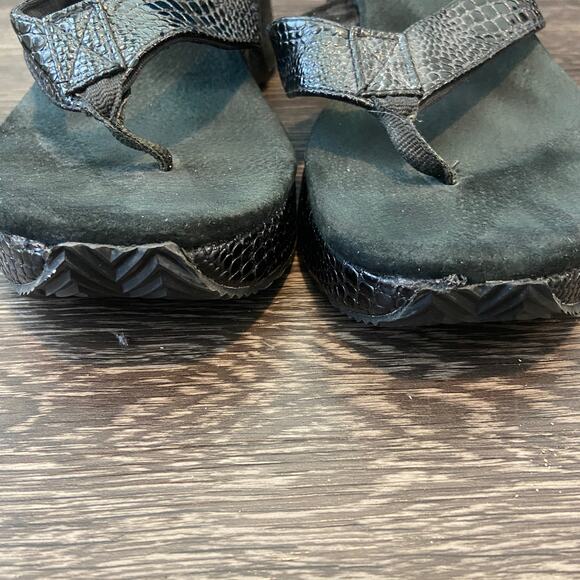 Volatile Women's Frappachino Size 10 Black Croco Wedge Flip-Flop Sandals - Picture 4 of 9